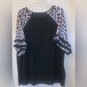 🤎🤎GO WILD!🤎🤎EXCITING PLUS SIZE 4X ANIMAL PRINT & BLACK PULLOVER TOP W/ BELL SLV